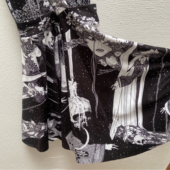 BlackMilk Austen’s Hamlet Apron Dress - Picture 6 of 8